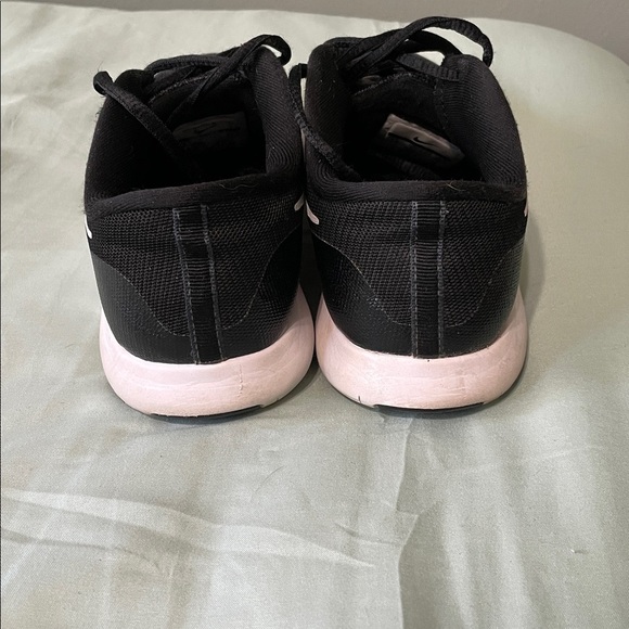 Nike Flex Contact Women's Black and White Sneakers Size 7.5 - Picture 4 of 8